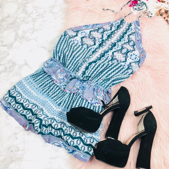 Kendall & Kylie Dresses & Skirts - EUC Kendall & Kylie Printed Halter Romper Sz Small